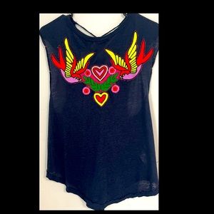 Free People Top. Love birds. Open cross string tássle tank.